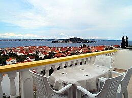 Sea View Apartment Reno, Sleeps 5
