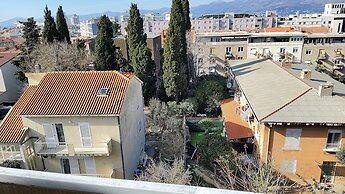 Charming Apartment 3 Sleeps 4 Guests