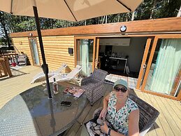 Oak Boutique Lodge