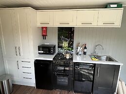 Oak Boutique Lodge