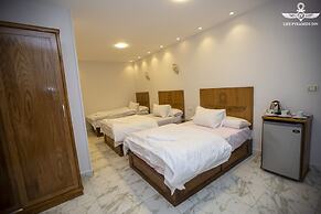 Life Pyramids Inn