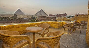 Life Pyramids Inn
