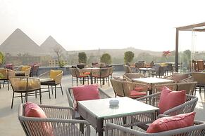 Pyramid Front Hotel