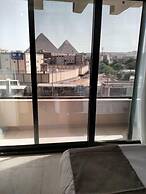 Pyramid Front Hotel