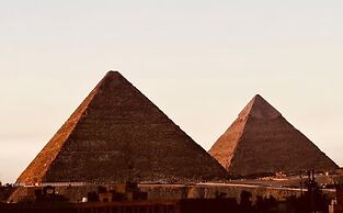 Pyramid Front Hotel
