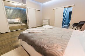 Sandor Apartment
