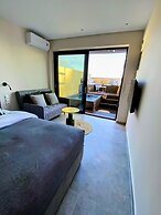 Room-luxury Suite With a Queens Double b