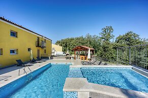 Pool House Klarina