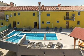 Pool House Klarina