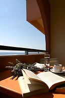 Hotel On The Rocks