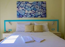 Hotel On The Rocks