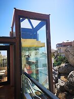 Hotel On The Rocks