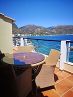 Hotel On The Rocks