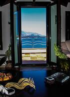 Hotel On The Rocks