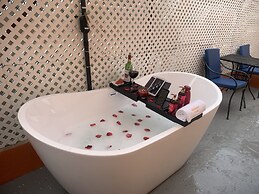 Levittown Lakes Suites