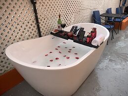 Levittown Lakes Suites