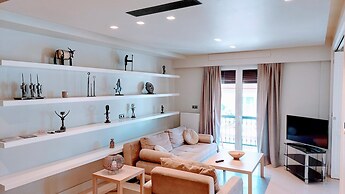 Luxurious Minimal Apartment in Acropolis