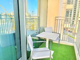 New! Luxurious Stay Dubai Creek Balcony & View