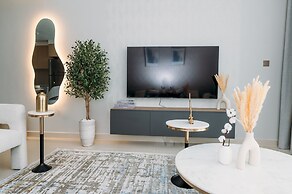 New! Luxurious Stay Dubai Creek Balcony & View