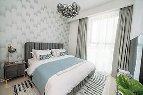 New! Luxurious Stay Dubai Creek Balcony & View