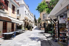 Lovely Apartment Under the Acropolis