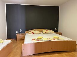 Apartments Leut