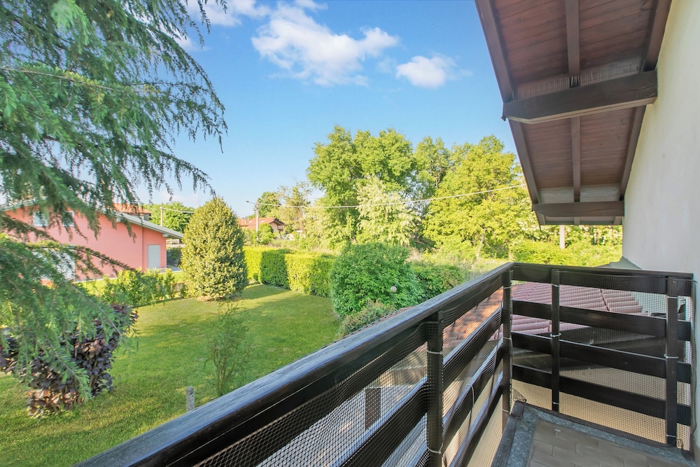 Cedar House Villa Few Minutes From Lake