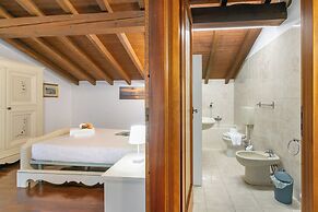 Cedar House Villa Few Minutes From Lake
