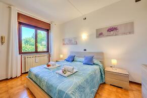 Cedar House Villa Few Minutes From Lake