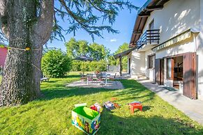 Cedar House Villa Few Minutes From Lake