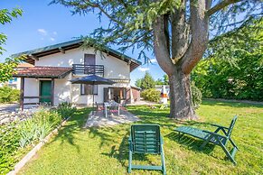Cedar House Villa Few Minutes From Lake