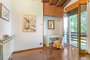 Cedar House Villa Few Minutes From Lake