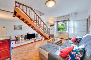 Cedar House Villa Few Minutes From Lake