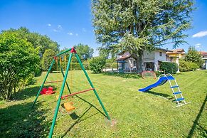 Cedar House Villa Few Minutes From Lake