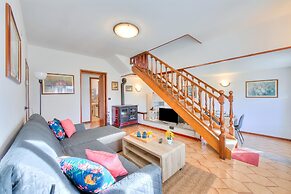 Cedar House Villa Few Minutes From Lake
