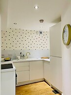 Walk Anywhere From This Cosy Central Flat