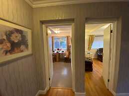 Quiet Secluded two Bedroom Bungalow With Parking