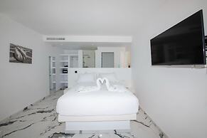 Bianco a Nero Mykonos