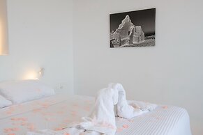 Bianco a Nero Mykonos