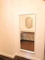 Elegant Apartment in Parliament Square