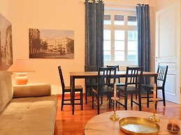 Elegant Apartment in Parliament Square
