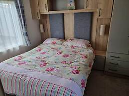 Stunning 2-bed Caravan in Prestatyn dog Friendly