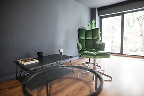 Modern Industrial Apt In Neos Kosmos