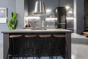 Modern Industrial Apt In Neos Kosmos