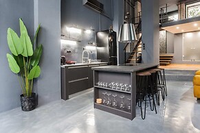 Modern Industrial Apt In Neos Kosmos