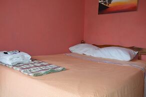 LA's Guest House