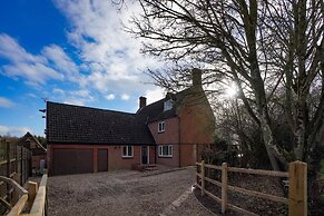 Unique 5BD Farm House Perfect for Relaxing
