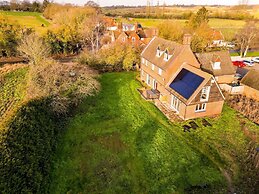 Unique 5BD Farm House Perfect for Relaxing