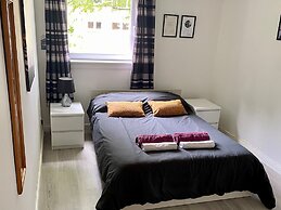 Apartment Sleeps 4 With Free Parking