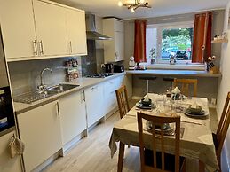 Apartment Sleeps 4 With Free Parking
